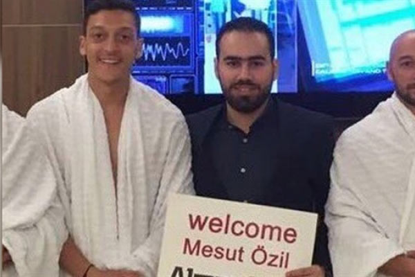 Mesut Özil, Umre'ye gitti