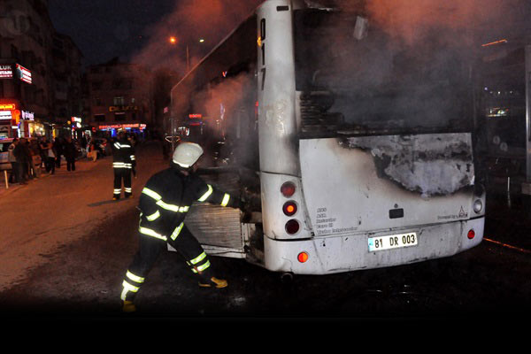 Düzce'de halk otobüsü yandı