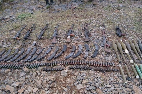 Hakkari’de silah ve mühimmat ele geçirildi