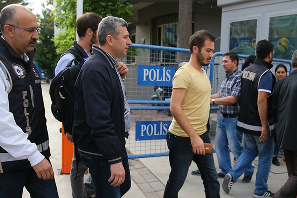 FETÖ operasyonunda 5 tutuklama