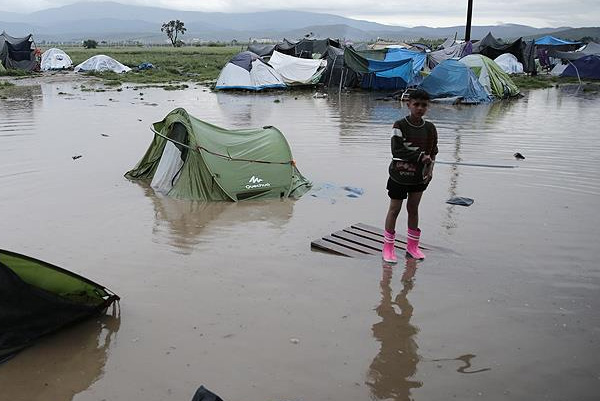 İdomeni'deki mülteci kampını su bastı
