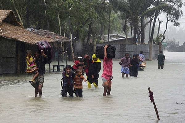 Yarım milyon kişi evinden oldu