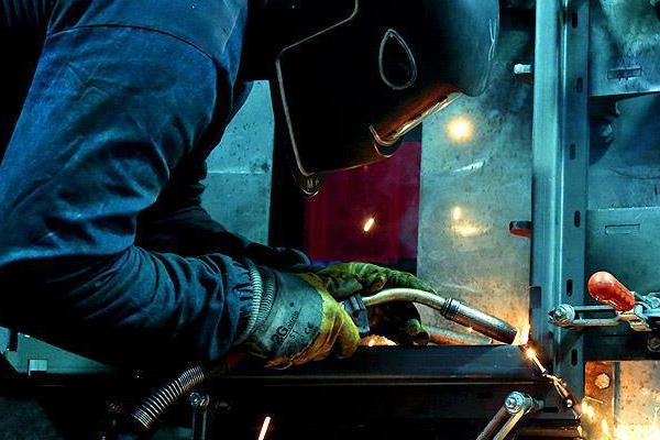 5'ten fazla işçi çalıştıranlar maaşları bankaya yatıracak