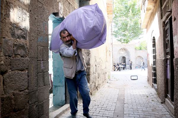 Sur'da bazı yerlerde yasak kalktı