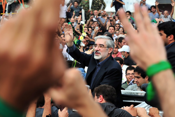 Kanla bastırılan İran baharı: 2009 devrimi