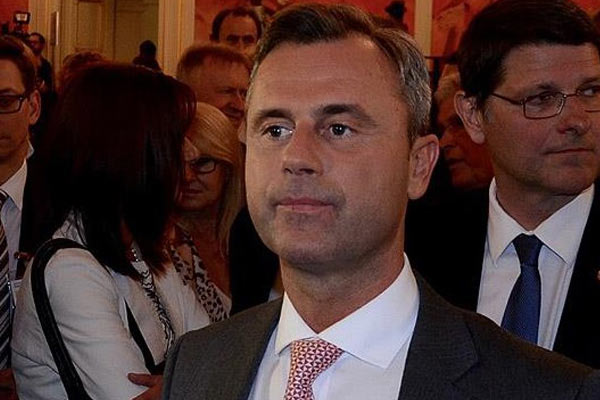 Avusturya'da aşırı sağcı Hofer kazandı