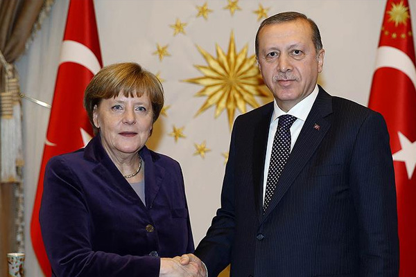Merkel'den 'dokunulmazlık' çıkışı