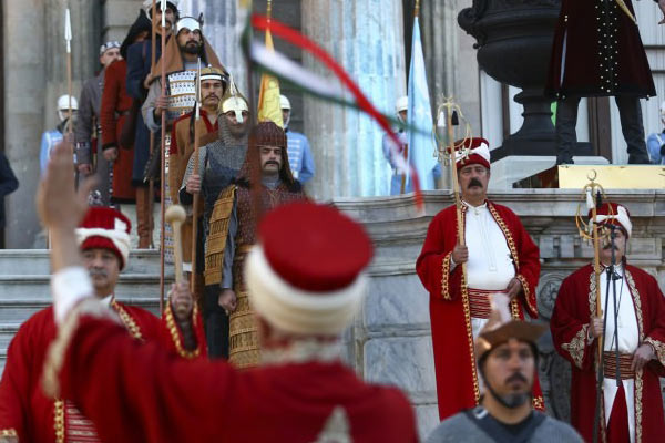 Erdoğan'dan liderlere mehterli karşılama