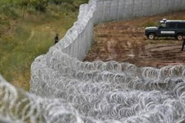 Türkiye sınırındaki tel duvar uzatılıyor