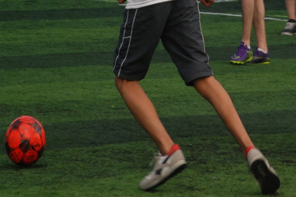 Savcı halı sahada kalbine yenik düştü