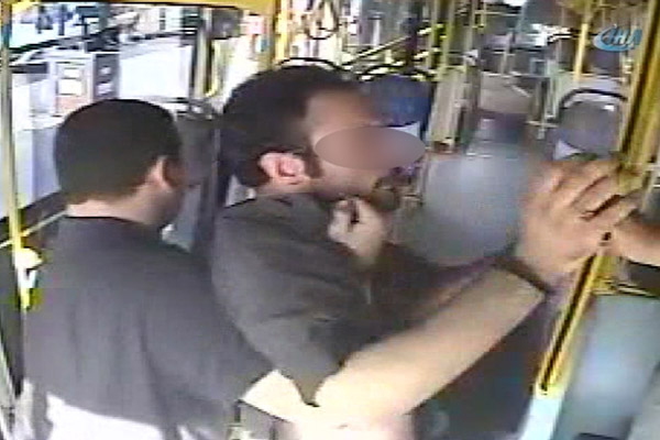 Şoföre yumruk atan polise 10 yıl hapis istemi