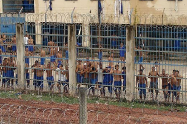 Brezilya hapishanesinde isyan: 14 ölü