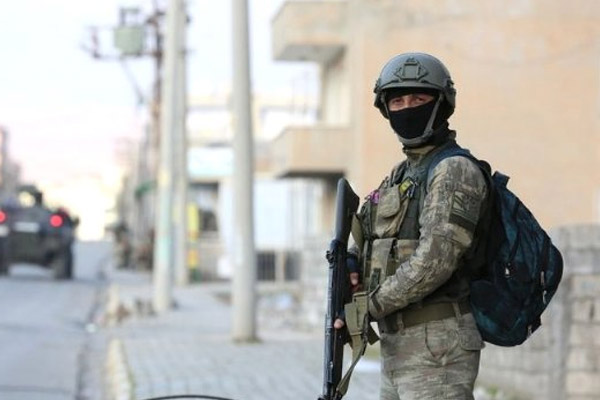 Nusaybin’de patlama: 1’i ağır 4 asker yaralı