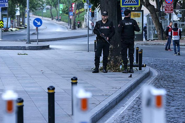 Zirvede 8 bin polis görev aldı