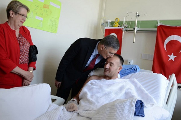 Aziz Sancar yaralı askerleri ziyaret etti