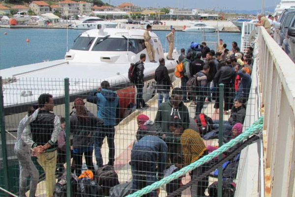 Çeşme’de 47 sığınmacı yakalandı