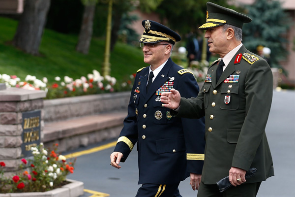 Hulusi Akar, NATO komutanıyla görüştü