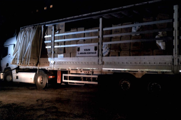 Van’da 5 milyonluk kaçak sigara yakalandı