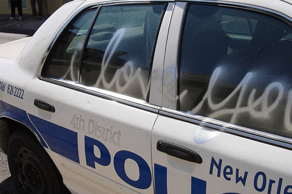 Polise saldırı, 'nefret suçu' sayılacak