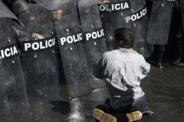 Engellilerin eylemine sert müdahale