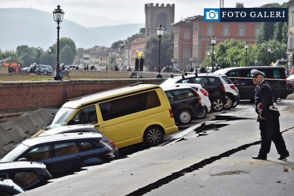 Dev yarık araçları yuttu