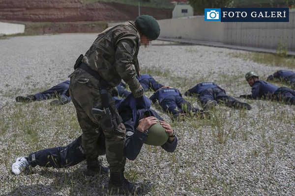 Savaş muhabirlerini PÖH eğitiyor