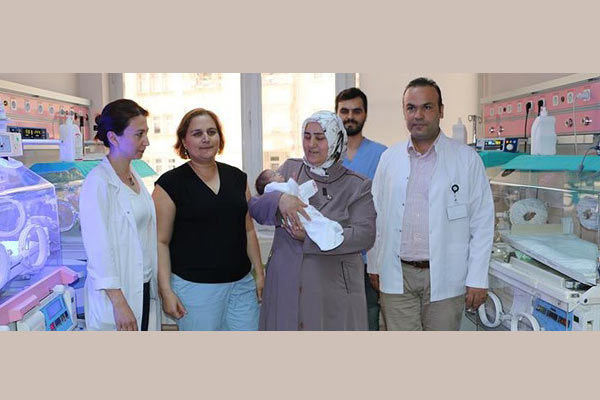 Anne karnındaki bebeğe kan nakli