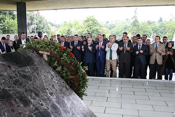 Menderes mezarı başında anıldı