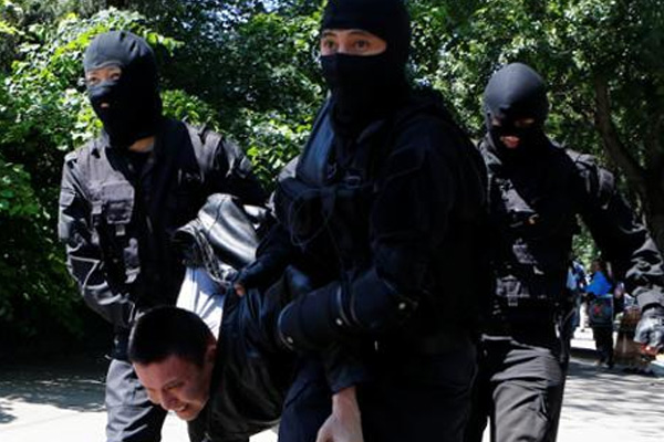 Kazakistan'da 1000'den fazla tutuklama