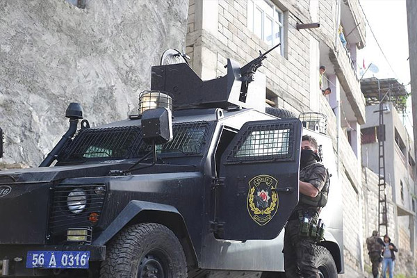 Siirt merkezli 'FETÖ' operasyonu: 3 gözaltı