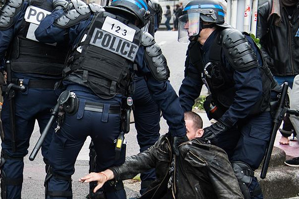 Fransız basını polis şiddetini görmedi