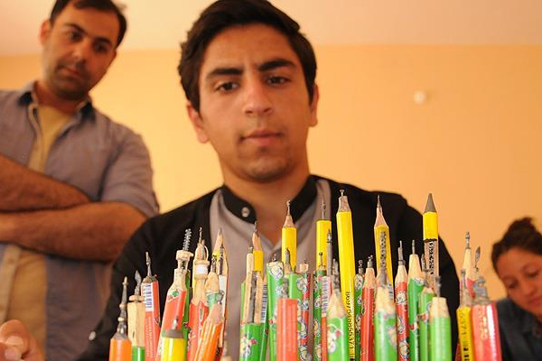 Kalem ucunu sanata eserine dönüştürüyor