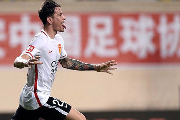 Çin'de Ersan, Burak Yılmaz'ı solladı