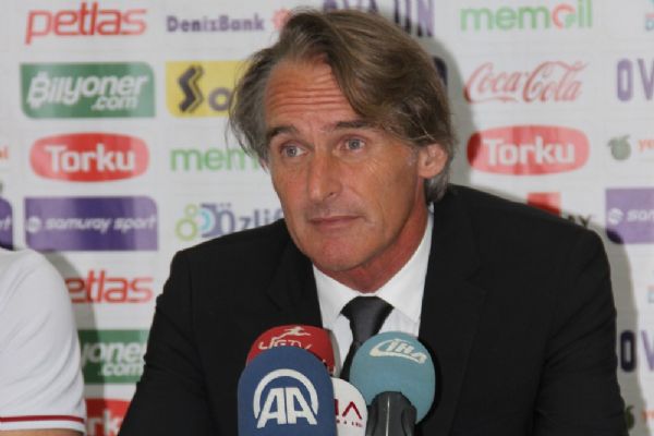 Futbolcular, Riekerink'in takımda kalmasını istiyor