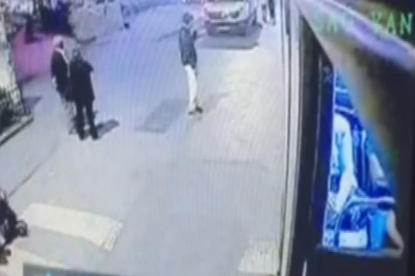 Halk otobüsüne el yapımı bomba attılar