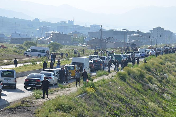 Yüksekova'da vatandaşlar evlerine dönmeye başladı