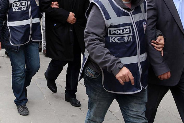 Siirt merkezli 'FETÖ' operasyonu: 2 tutuklu
