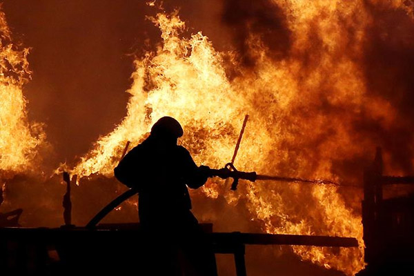 Hindistan'ın en büyük silah deposunda yangın