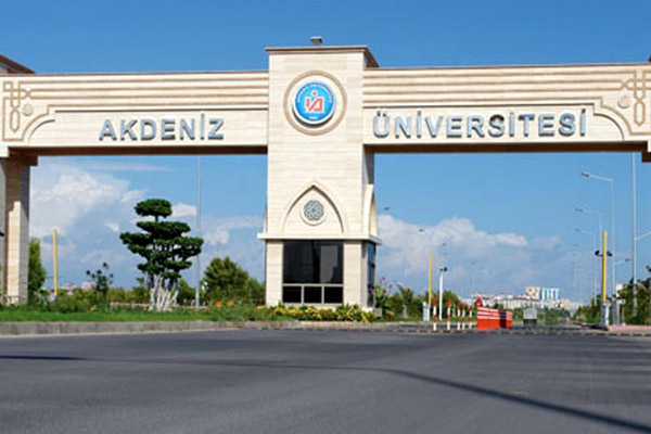 Üniversitede yolsuzluk operasyonu: 75 gözaltı