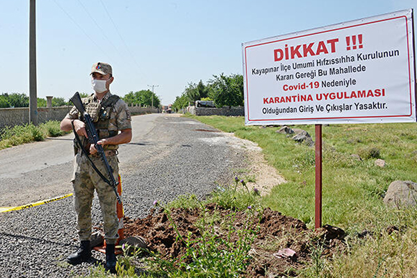 40'ın üzerinde vaka tespit edilen mahallede karantina kararı