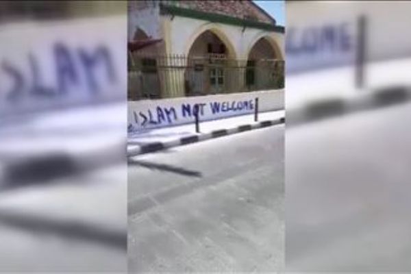 Güney Kıbrıs'ta Köprülü Hacı İbrahim Ağa Camisi'ne molotofkokteylli saldırı