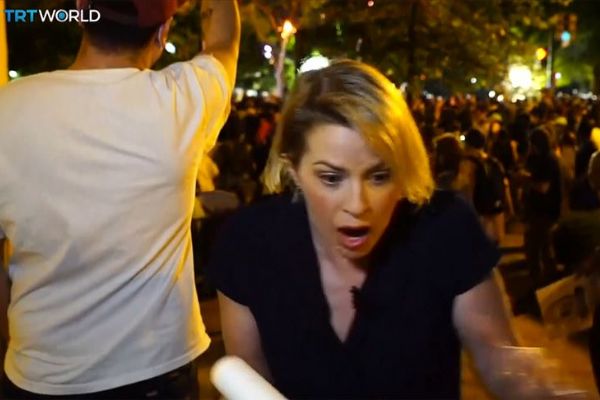 ABD'deki protestoları takip eden TRT World ekibine iki ayrı saldırı