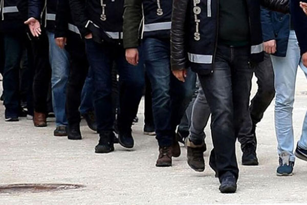 İzmir'de FETÖ operasyonu! 31 kişi gözaltına alındı