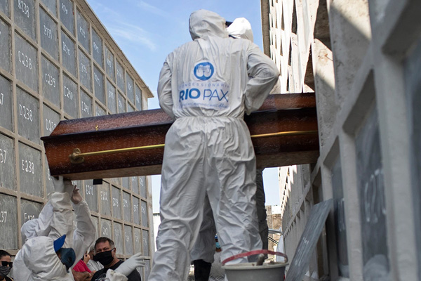 Koronavirüsün yeni merkezi oldu: 1 günde 1473 ölüm!