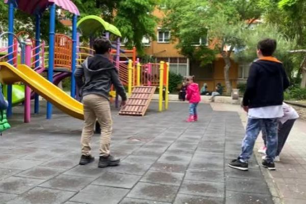 Bugün 18 yaş altı izni var mı? 18 yaş altı sokağa çıkma izni saat kaçta başlıyor?