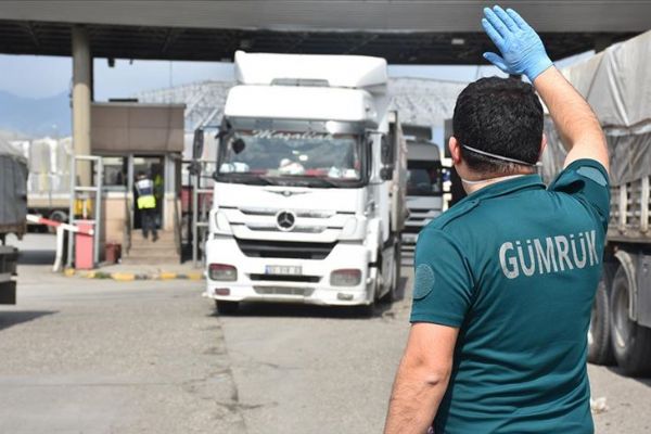 Habur'un açılması yük taşımacılığı yapan tır ve kamyon sürücülerinin yüzünü güldürdü