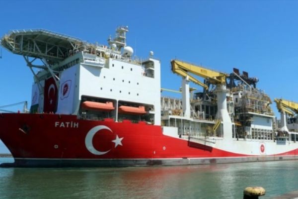'Fatih' sökülen kulelerinin montajı için limana getirildi