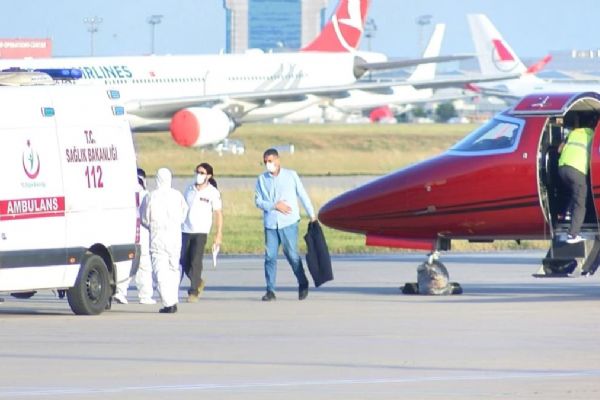 Bakü'deki kanser hastası ambulans uçakla İstanbul'a getirildi