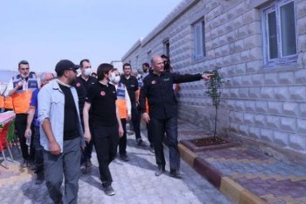İçişleri Bakanı Süleyman Soylu, İdlib'deki briket evleri inceledi