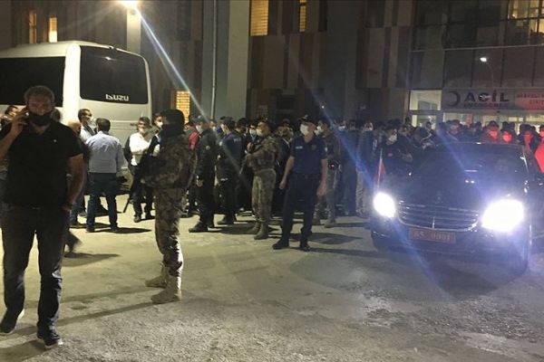 Van'da PKK'lı teröristler yol yapım işçilerine saldırdı: 2 şehit, 8 yaralı